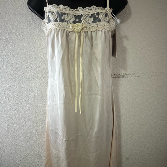 jihoon wenhao Dresses & Skirts - Elegant Cream Lace Slip Dress
